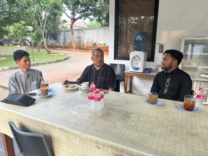 
					Muhammad Nauval (kiri), mantan Wakapolri Komjen. Pol. Jusuf Manggabarani (tengah), dan Muhammad Jusuf Darusman (kanan) saat diskusi di Cikeas pada 13 Oktober 2023.